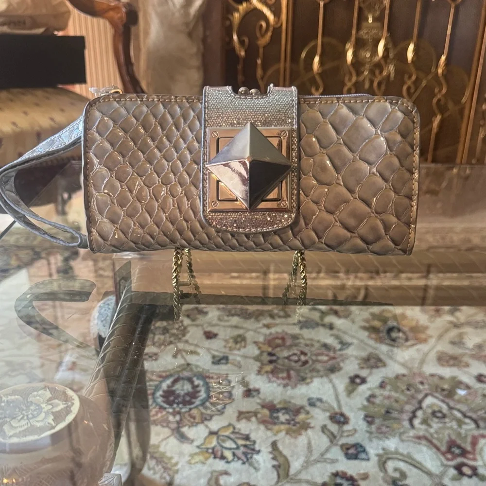 Wallet “NEW” with pyramid lock